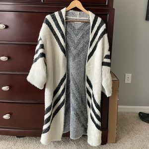 Sleeping on snow sweater size M/L